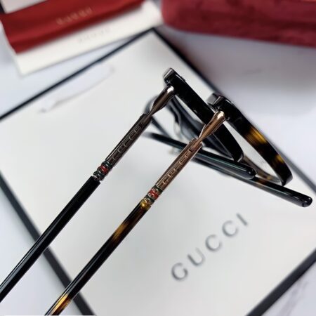 Gọng kính cận Gucci GG0520