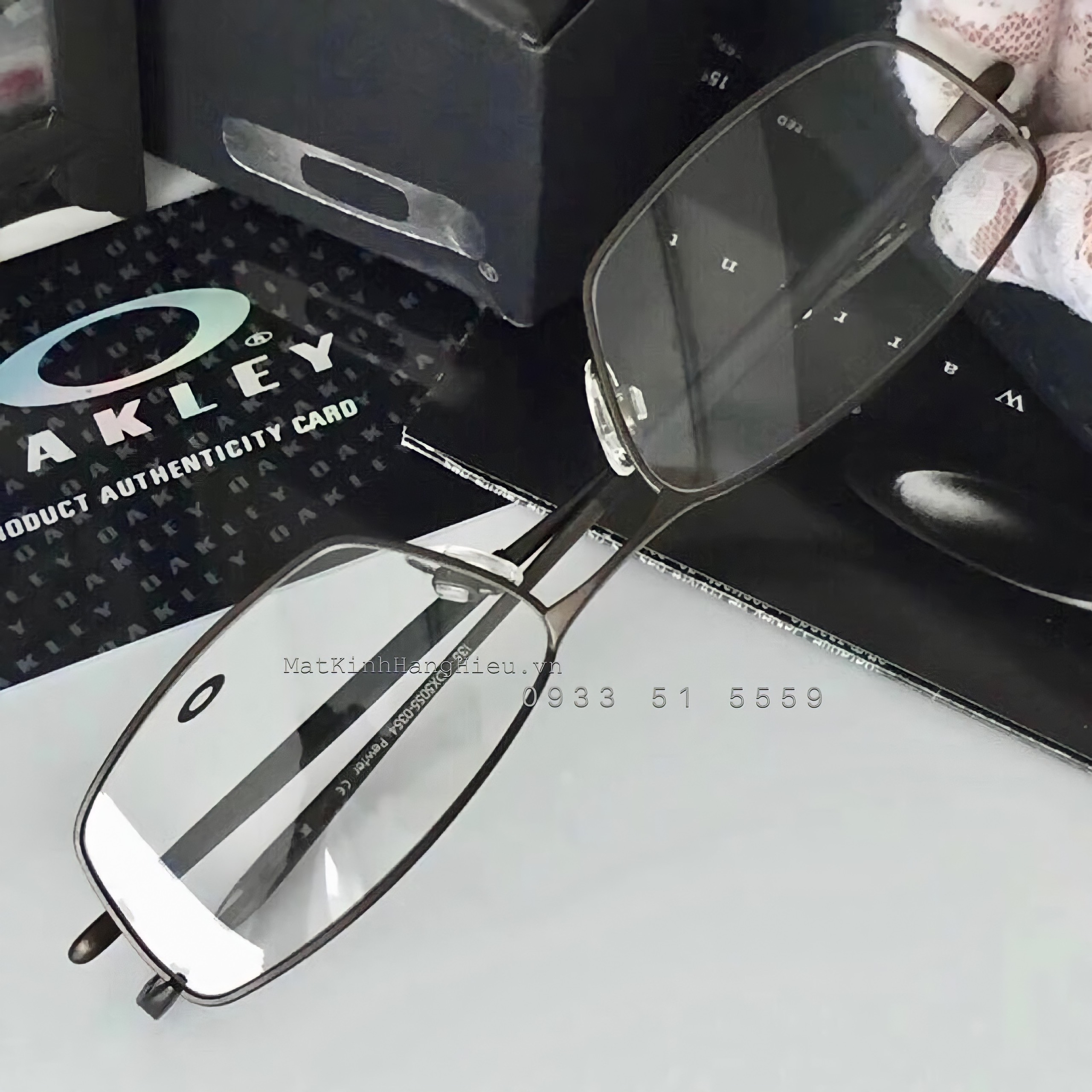 Gọng kính cận titanium Oakley Capacitor