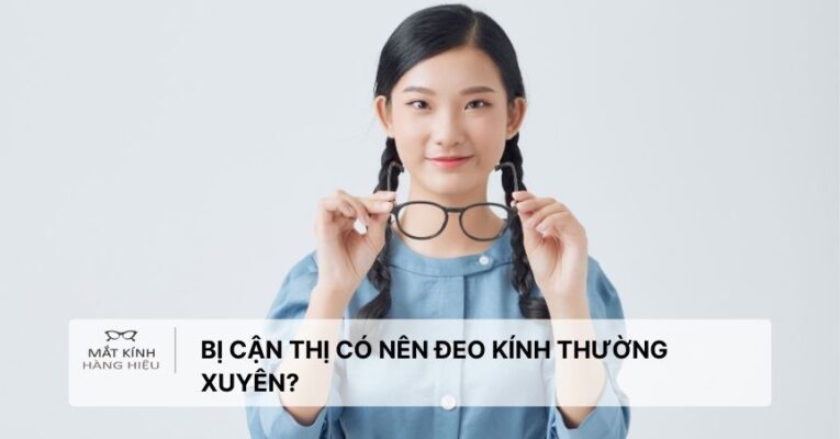 bi-can-thi-co-nen-deo-kinh-thuong-xuyen