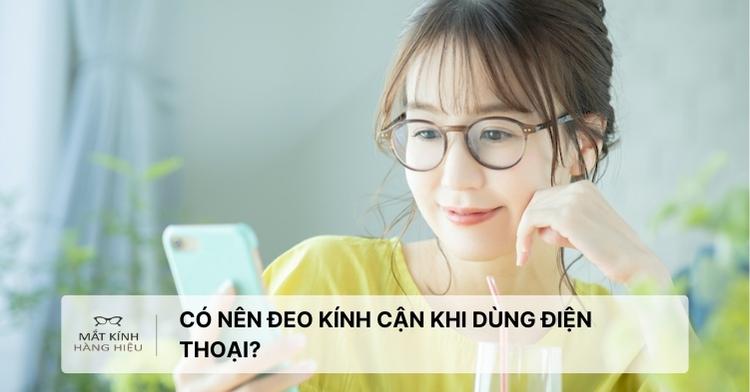 co nen deo kinh can khi dung dien thoai