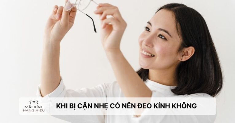 khi-bi-can-nhe-co-nen-deo-kinh-khong