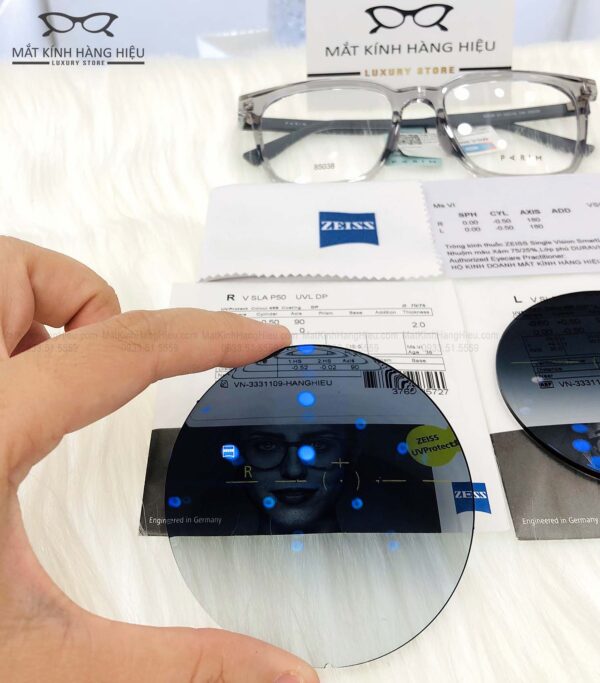 Tròng kính đơn tròng nhuộm màu Zeiss SmartLife 1.50 Grey 75/25%