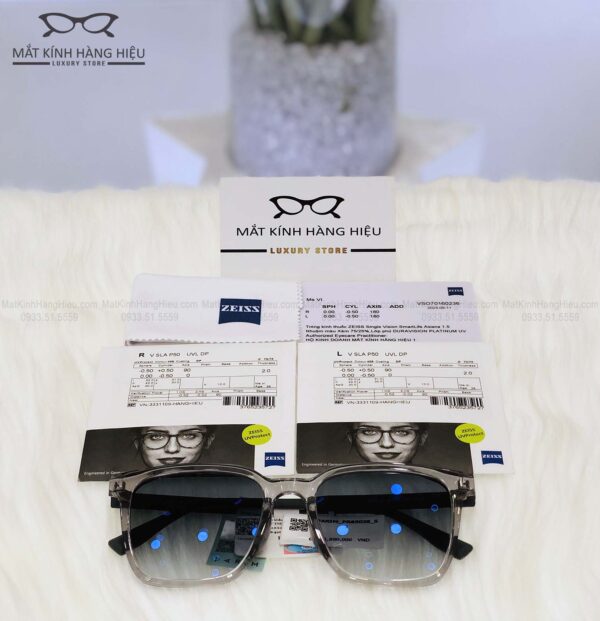 Tròng kính đơn tròng nhuộm màu Zeiss SmartLife 1.50 Grey 75/25%