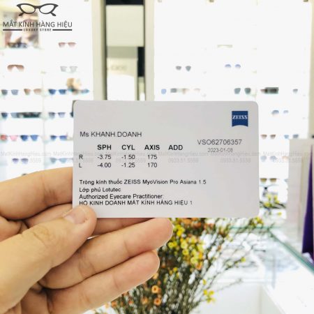 Tròng kính kiểm soát cận thị trẻ em Zeiss MyoVision Pro